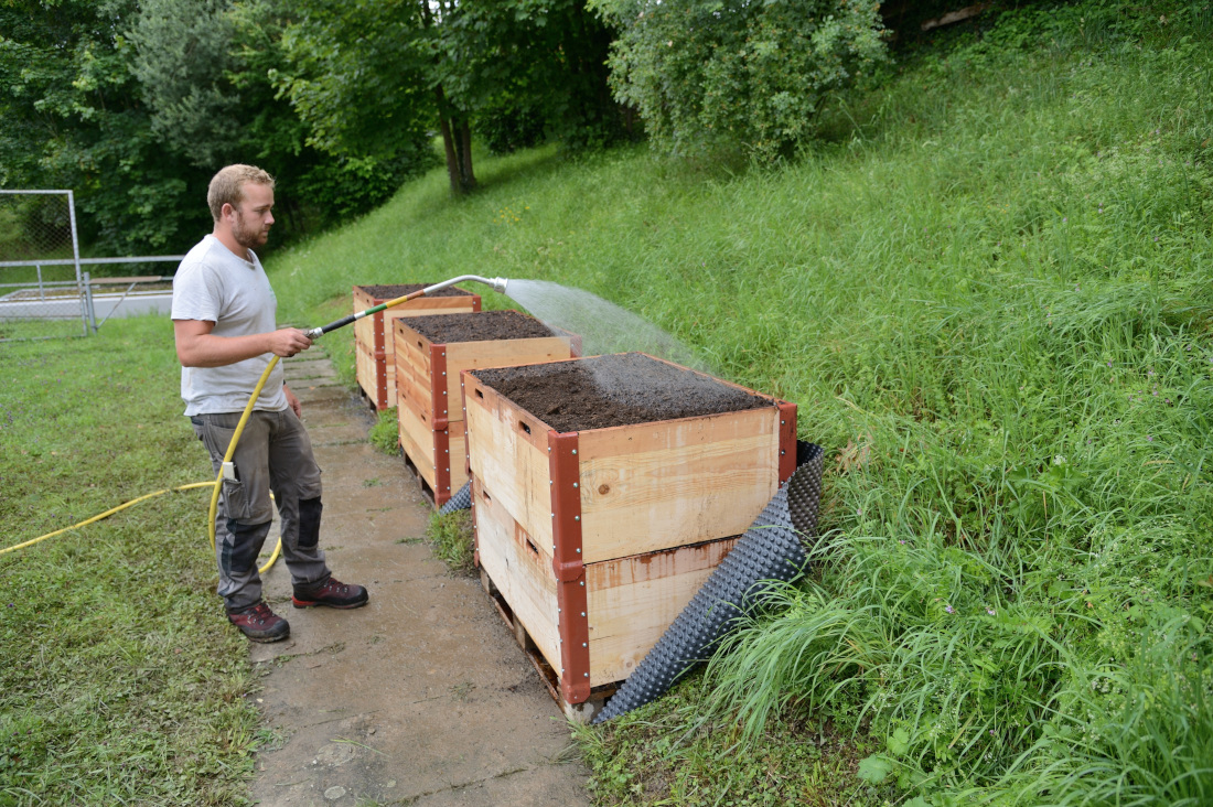 Aufstellen der Hochbeete