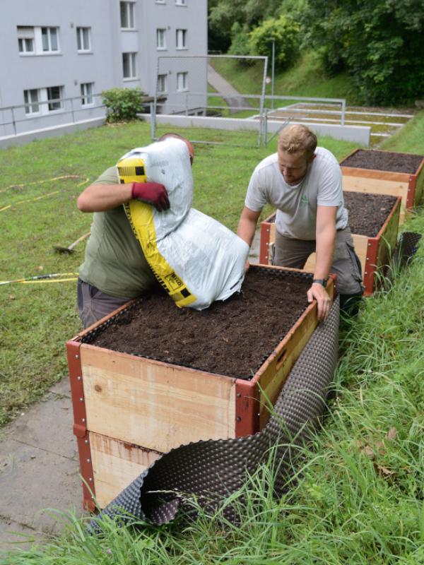 Aufstellen der Hochbeete